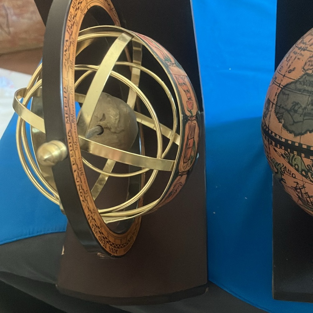 FINAL MARKDOWN Vintage Style mismatched Globe Bookends - Picture 2 of 8